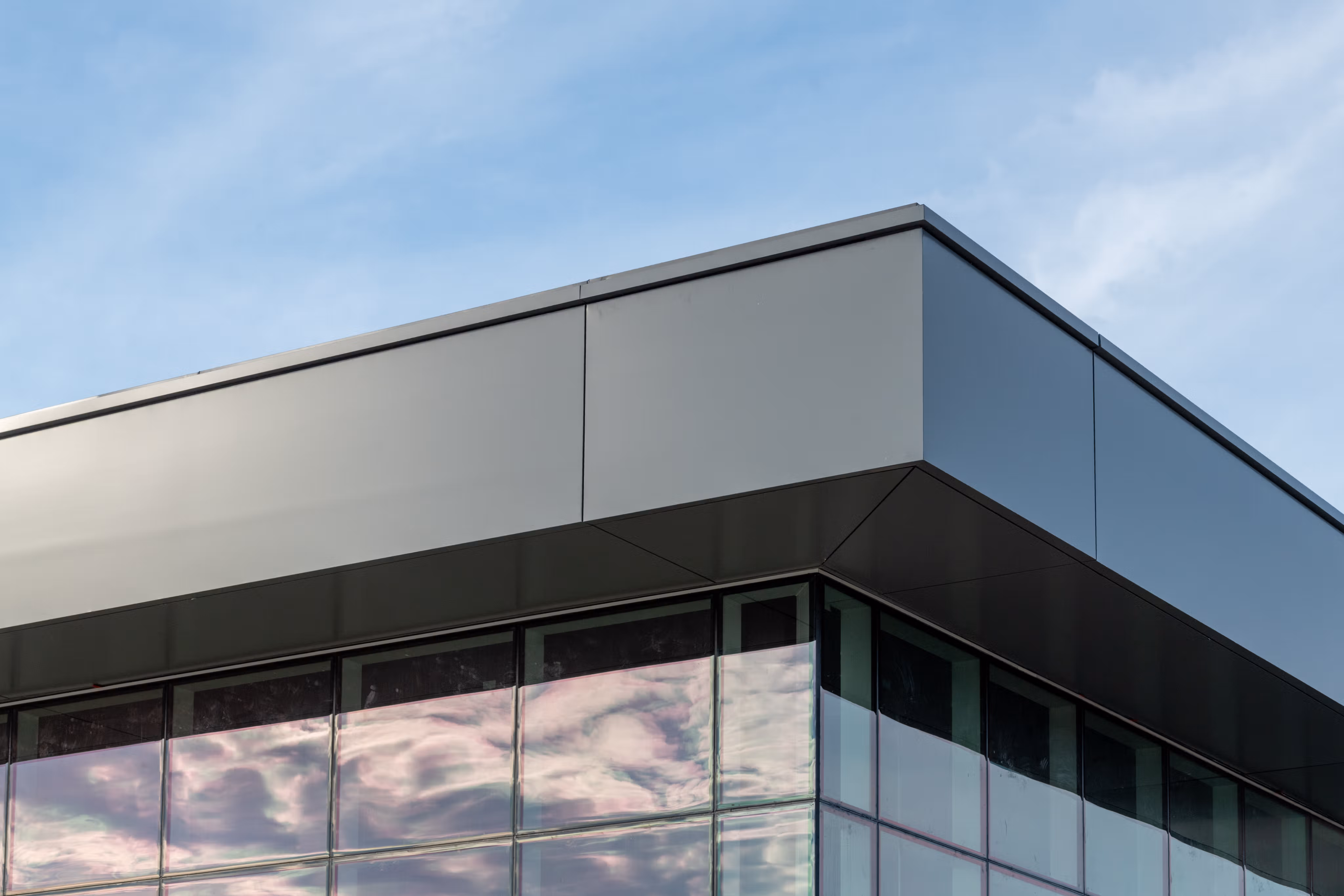 Picture of the side of a building and the sky.